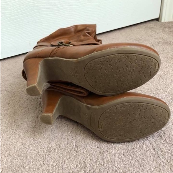 Brown heeled boots with side zipper - Picture 4 of 5